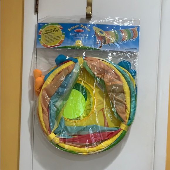 melissa and doug giddy buggy tunnel